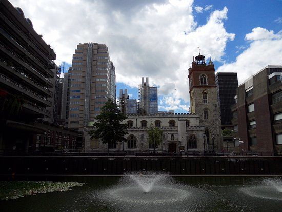 Métro Barbican Centre